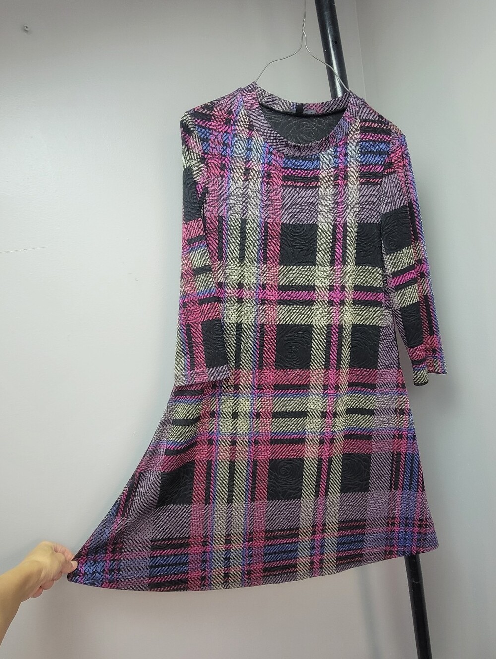 TianaB Womens Size 6 Plaid Shift Relaxed Fit Dress Soft Stretch Black Pink Blue